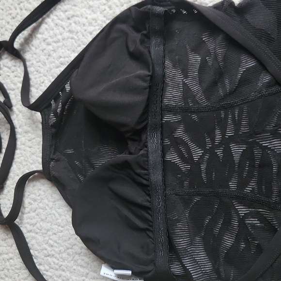 ROBIN PICCONE Sexy Black Tropical Leaf Pattern Sheer Stomach One-Piece Swimsuit - Picture 4 of 7